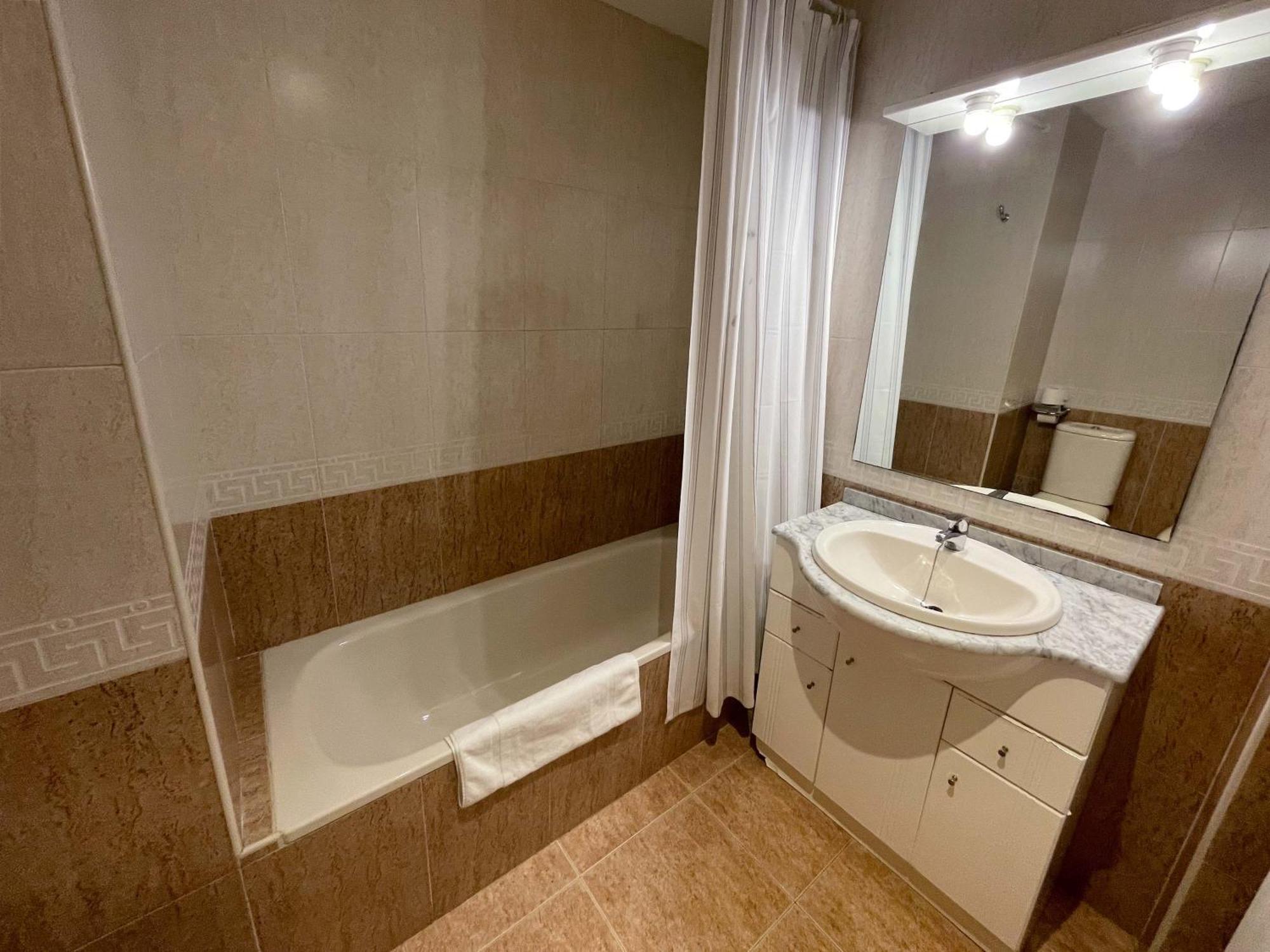 Apartamentos El Pilar Suites 3000 Zaragoza Exterior photo
